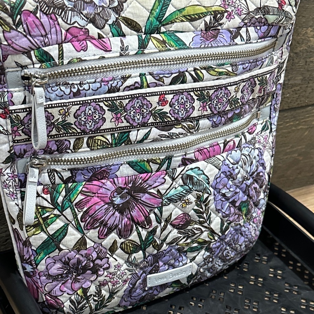 Vera Bradley Lavender Meadow Pattern Triple Zip Hipster Crossbody Bag EUC 2019 - Picture 3 of 8